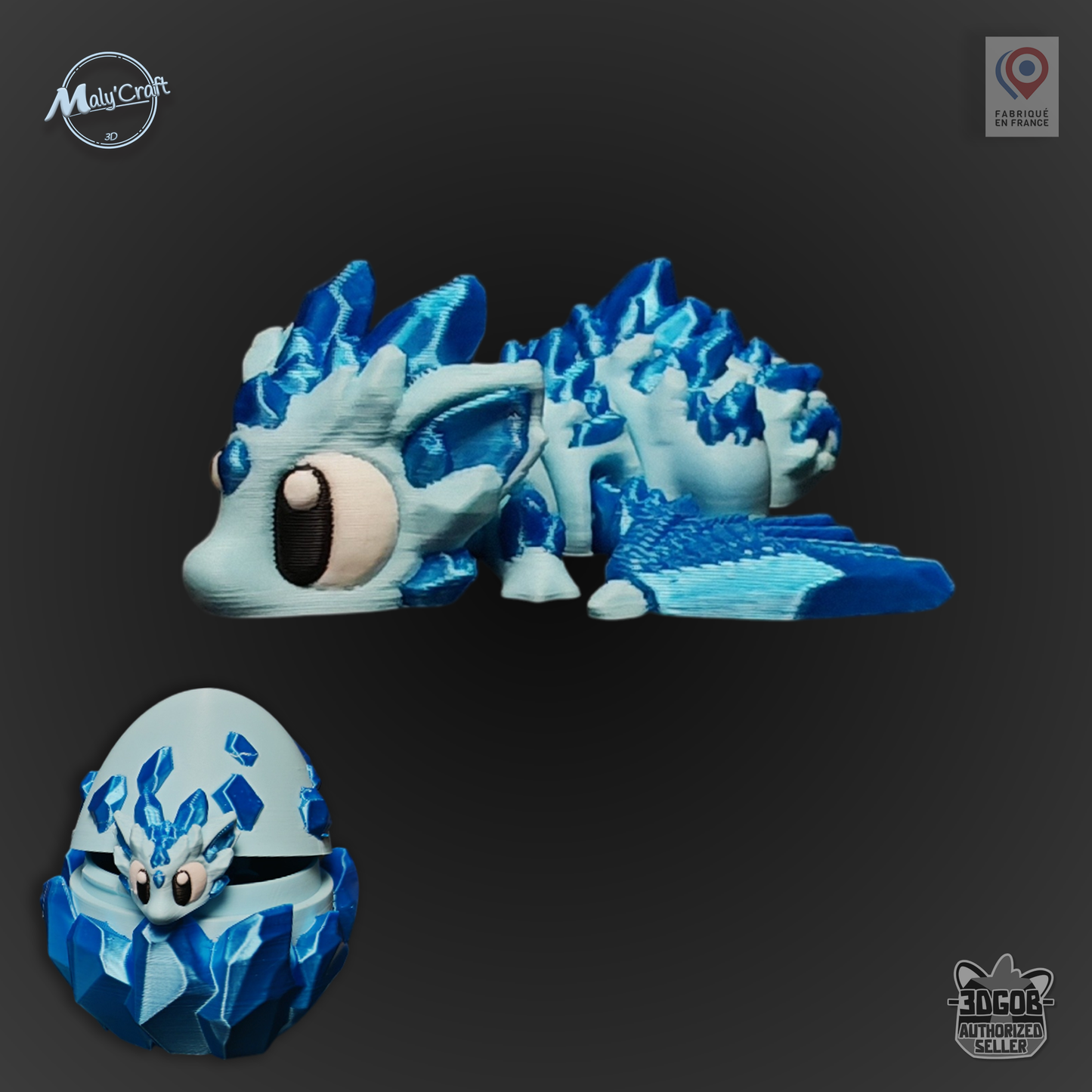Dragon de glace articulé bleu signé Maly’Craft, imprimé en 3D avec précision. Cette figurine fantasy représente un petit dragon des neiges au regard expressif, allongé sur un sol givré. Chaque articulation est mobile pour une manipulation fluide. Une création artisanale fabriquée en France, idéale pour les amateurs de dragons, de mythes et d’univers gelés.