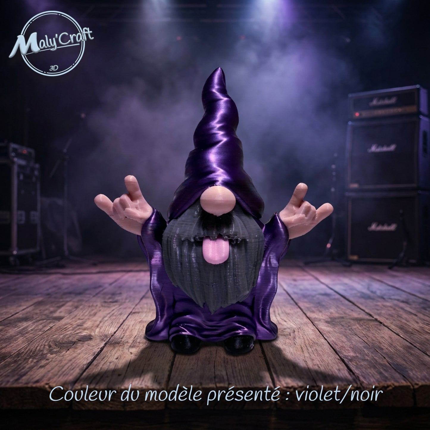 Vue de face du gnome rockeur tirant la langue avec son chapeau pointu, ambiance musicale métal.