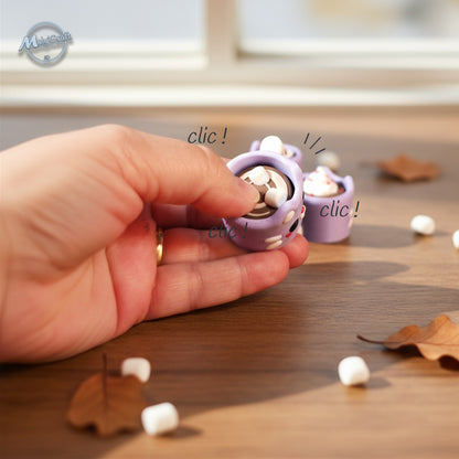 Mini clicker gourmand kawaii en forme de tasse chocolat chaud avec marshmallows blancs