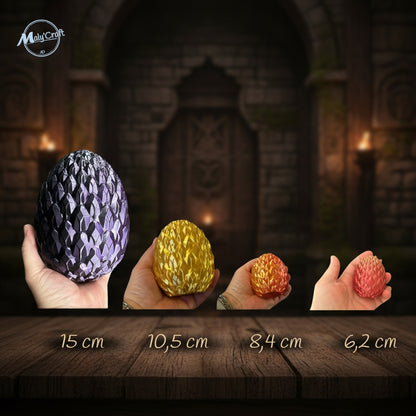 Comparaison des 4 dimensions de l'œuf de dragon Cristal Maly'Craft : 15 cm, 10,5 cm, 8,4 cm et 6,2 cm. Modèle officiel Cinderwing3D réalisé en impression 3D de précision dans mon atelier en France. Prise en main réelle pour visualiser l'échelle de chaque format.
