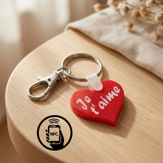 Heart-shaped "I love you" keychain with NFC connectivity – customizable voice message
