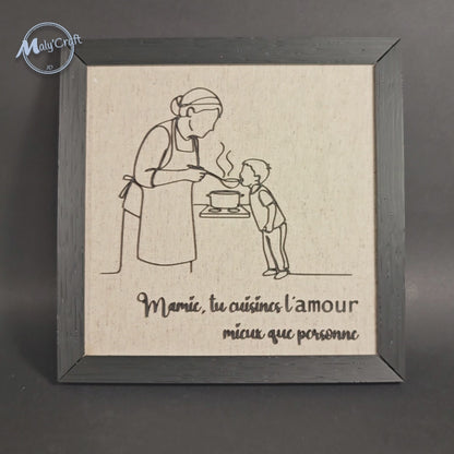 Vidéo du cadre Mamie et enfant, motif en relief imprimé en 3D sur tissu lin.