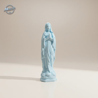 Statue de la Vierge Marie en bleu pastel – impression 3D fine et douce, fabrication artisanale Maly’Craft en France.
